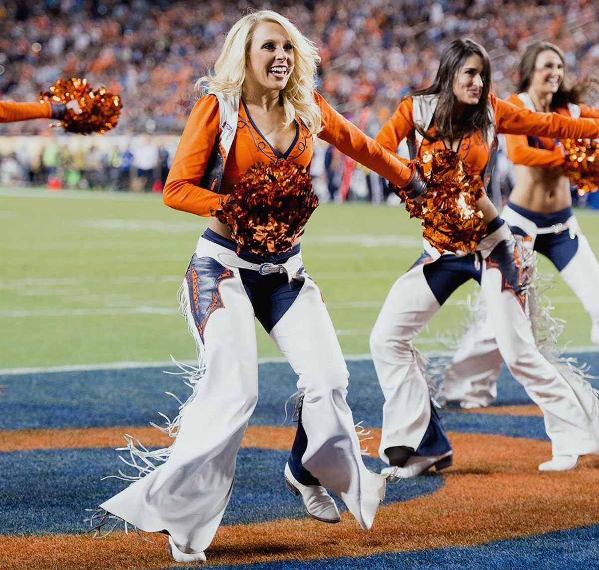 Denver-Broncos-cheerleaders-SI123_TK1_04709.jpg