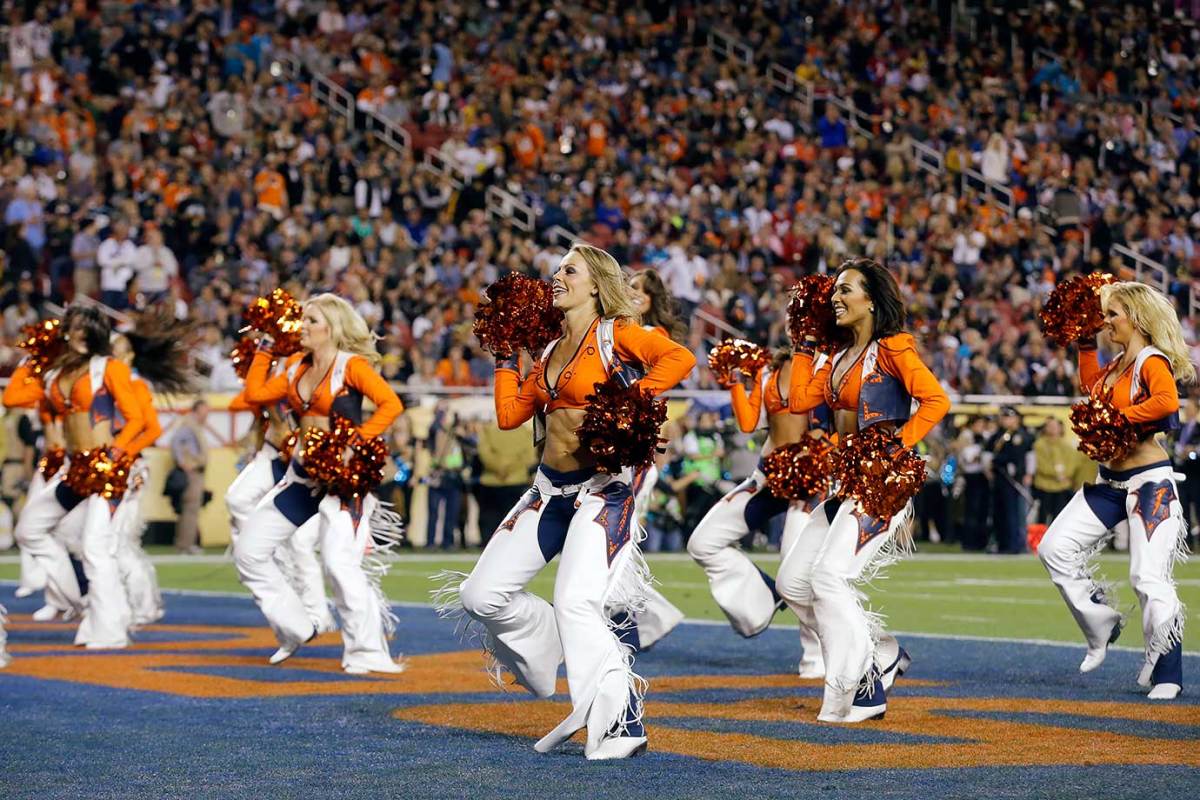 Denver-Broncos-cheerleaders-AP_324817309208.jpg