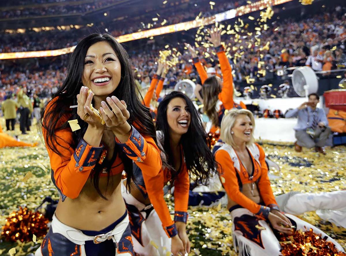 Denver-Broncos-cheerleaders-AP_87822817262.jpg