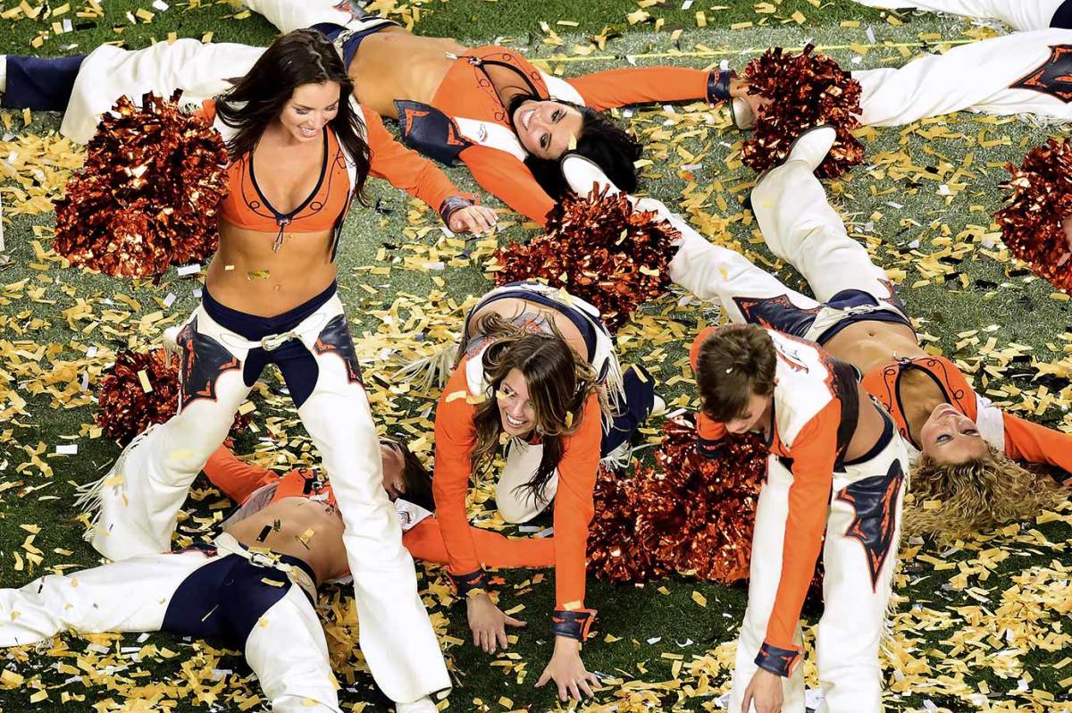 Denver-Broncos-cheerleaders-508991600.jpg