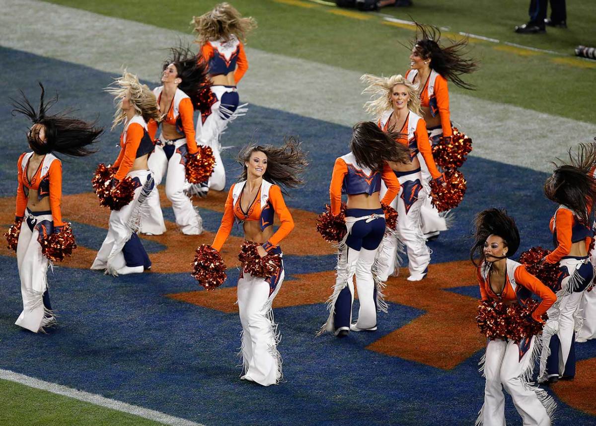 Denver-Broncos-cheerleaders-AP_291161038368.jpg