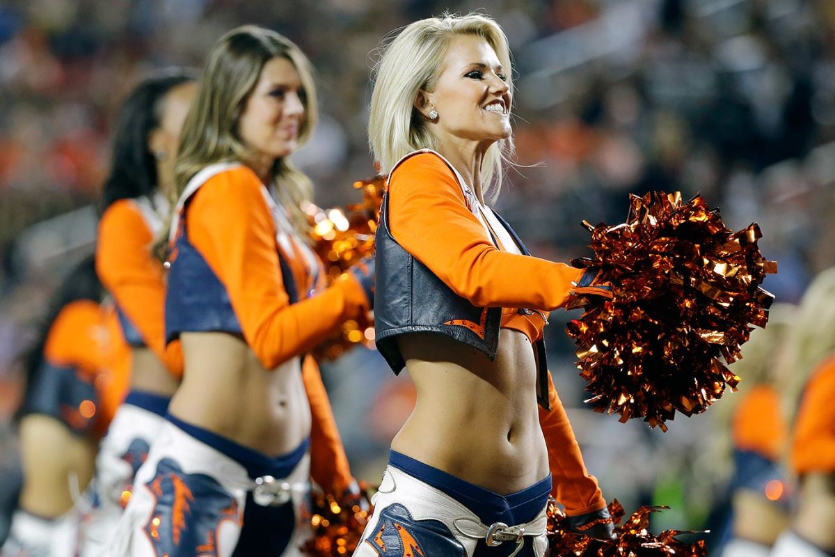 Denver-Broncos-cheerleaders-AP_844416901527.jpg