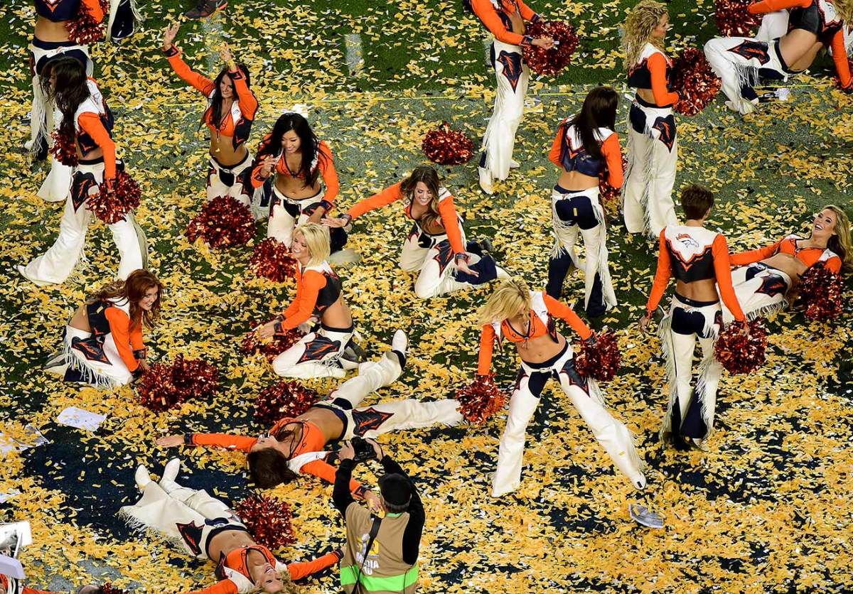 Denver-Broncos-cheerleaders-508992754.jpg
