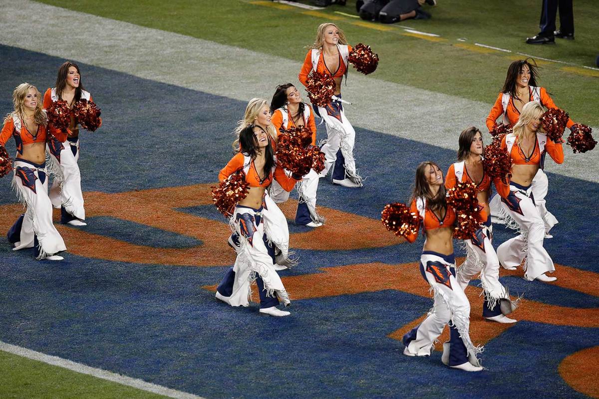 Denver-Broncos-cheerleaders-AP_235163505225.jpg