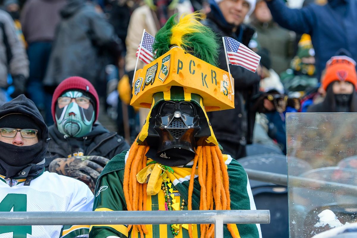Green-Bay-Packers-fans-GettyImages-630210212.jpg