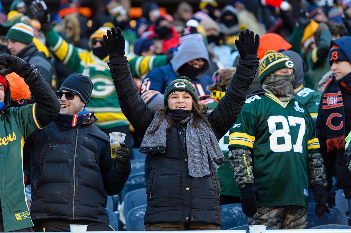 Green-Bay-Packers-fans-GettyImages-630220074.jpg