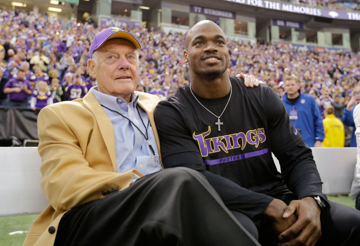 Grant on the Vikings sideline with Adrian Peterson in 2013.