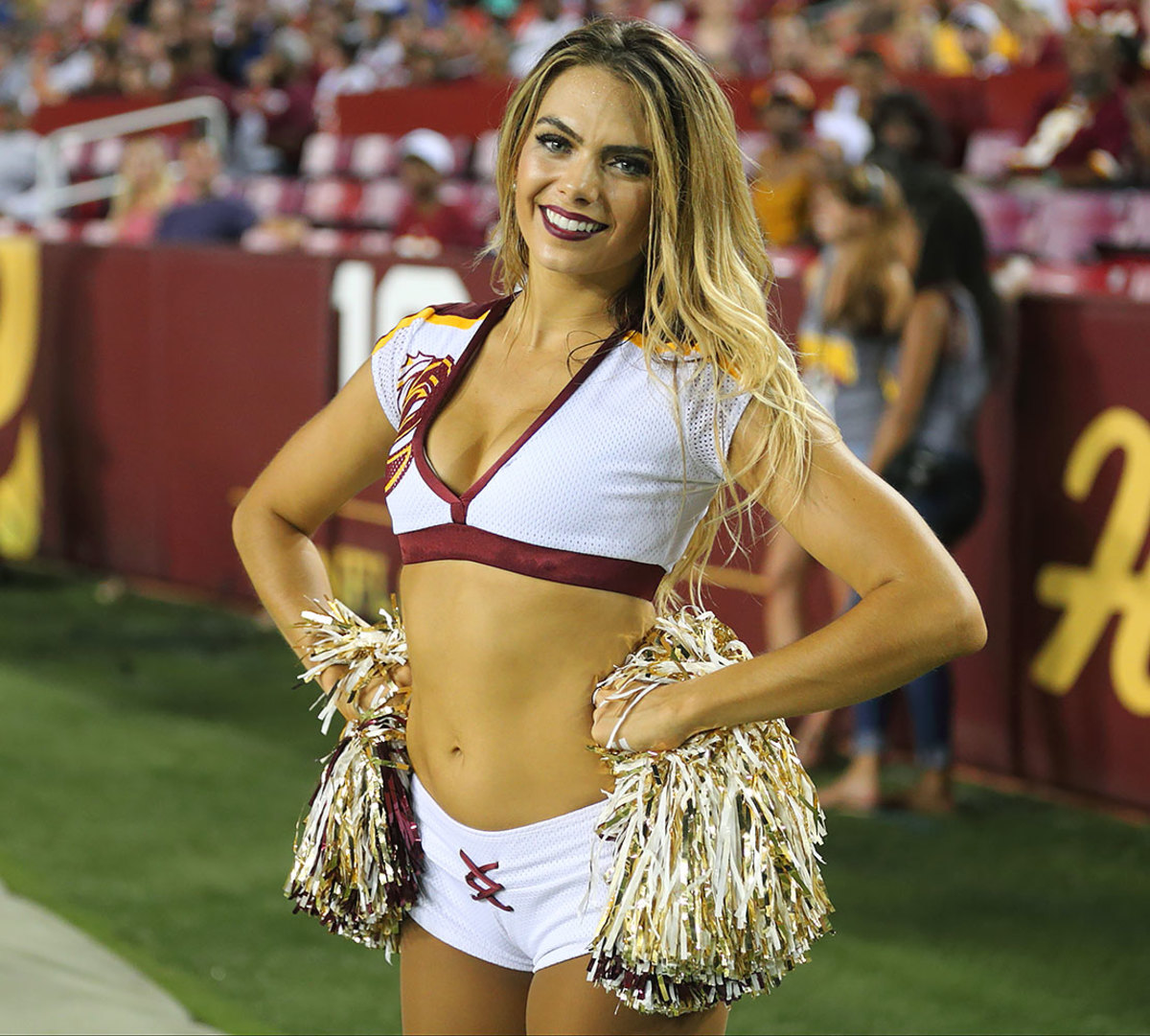 Washington-Redskins-cheerleaders-BEA_5513A.jpg
