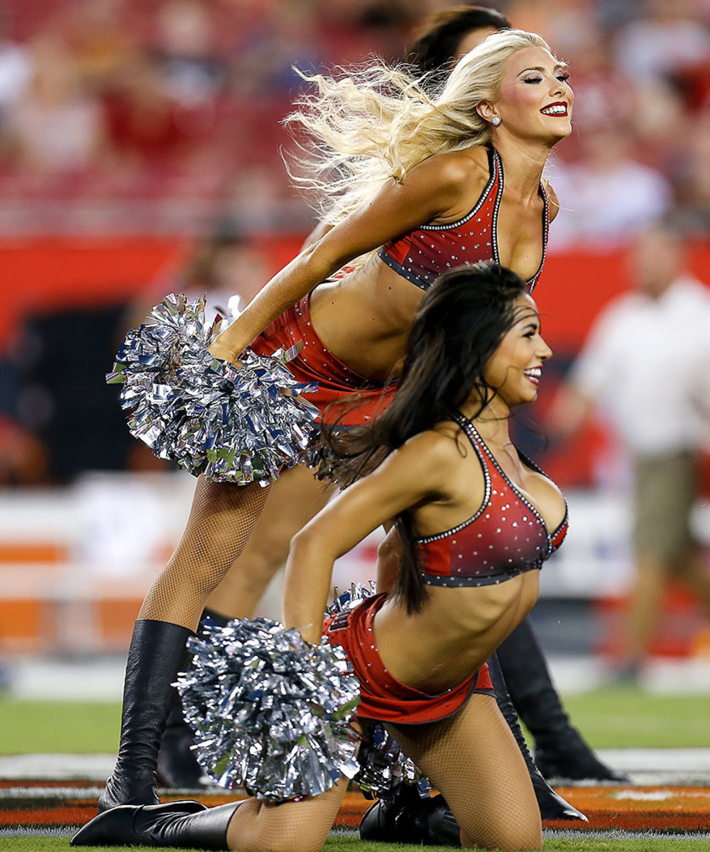 Tampa-Bay-Buccaneers-cheerleaders-GettyImages-597820772_master.jpg