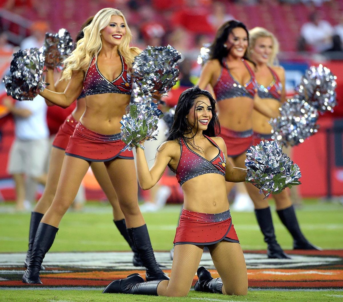Tampa-Bay-Buccaneers-cheerleaders-AP_877930406589.jpg