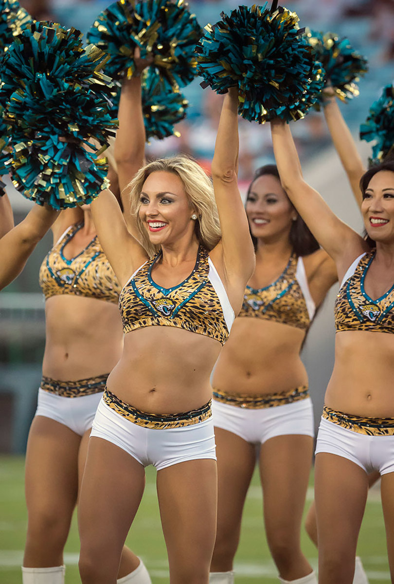 Jacksonville-Jaguars-The-ROAR-cheerleaders-AP_541271455881.jpg