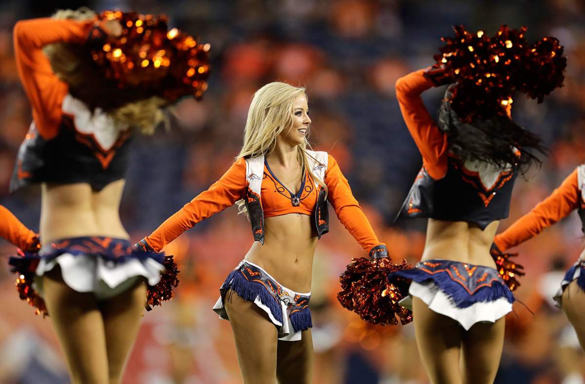 Denver-Broncos-cheerleaders-AP_586435550728.jpg