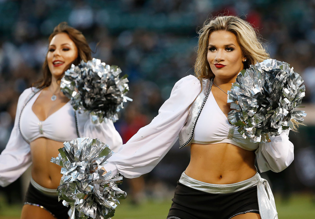 Oakland-Raiders-Raiderettes-cheerleaders-AP_482981600151.jpg
