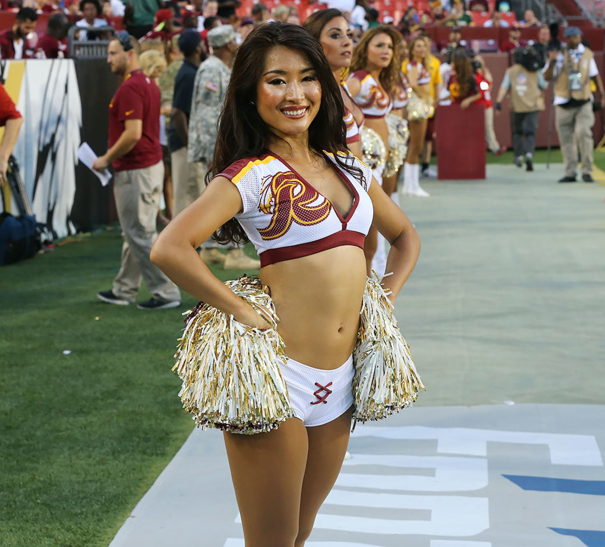 Washington-Redskins-cheerleaders-BEA_3109A.jpg