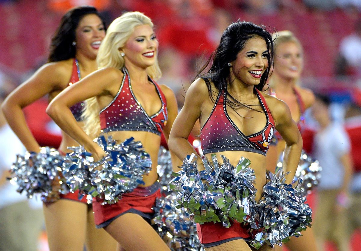 Tampa-Bay-Buccaneers-cheerleaders-AP_222023656731.jpg