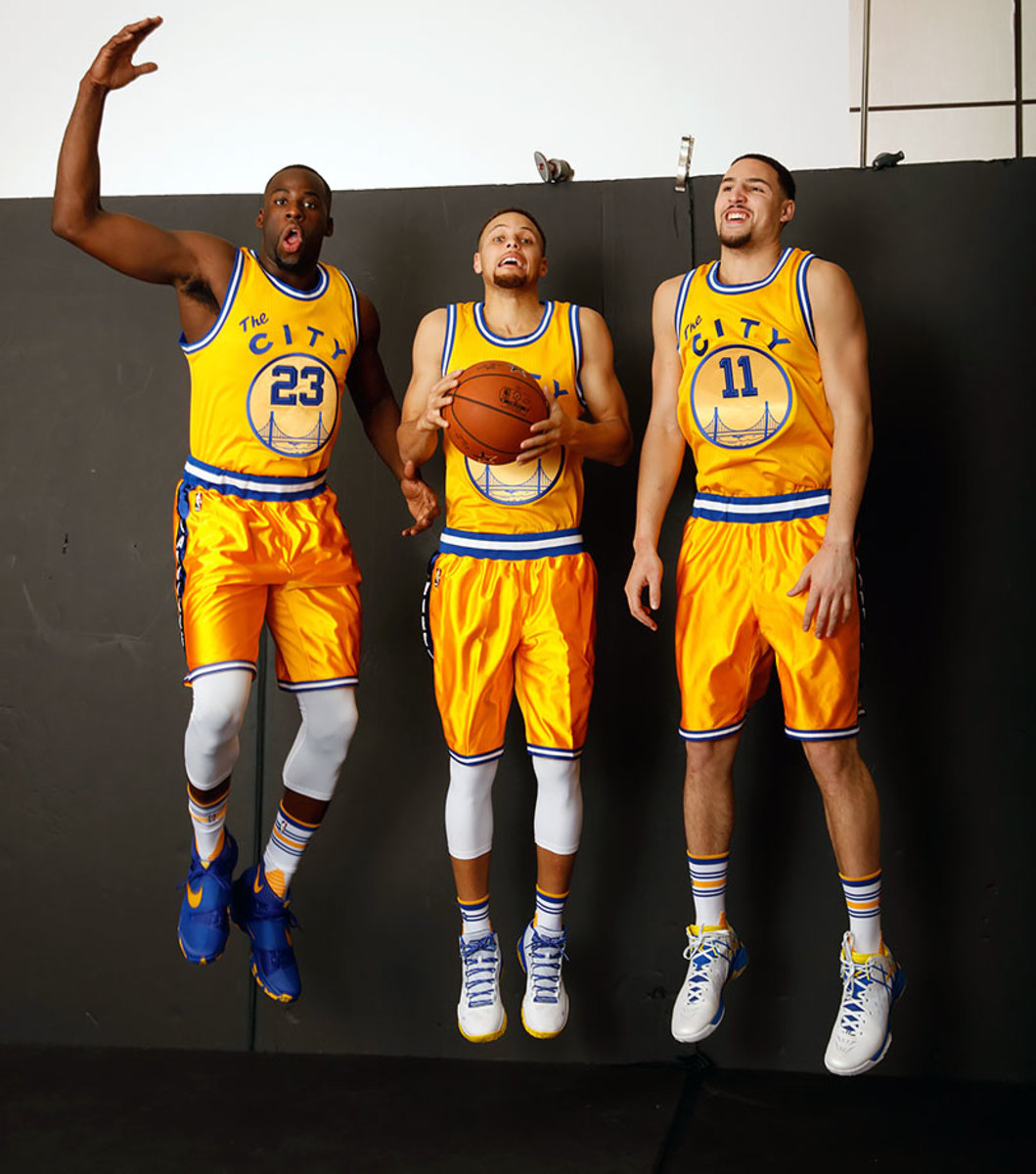 Draymond-Green-Steph-Curry-Klay-Thompson-SI207_TK1_0009.jpg