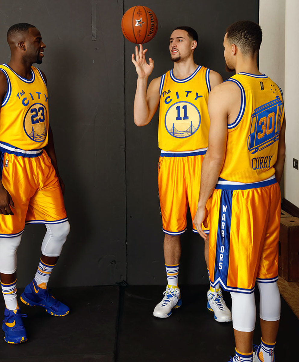 Draymond-Green-Steph-Curry-Klay-Thompson-SI207_TK1_0001.jpg