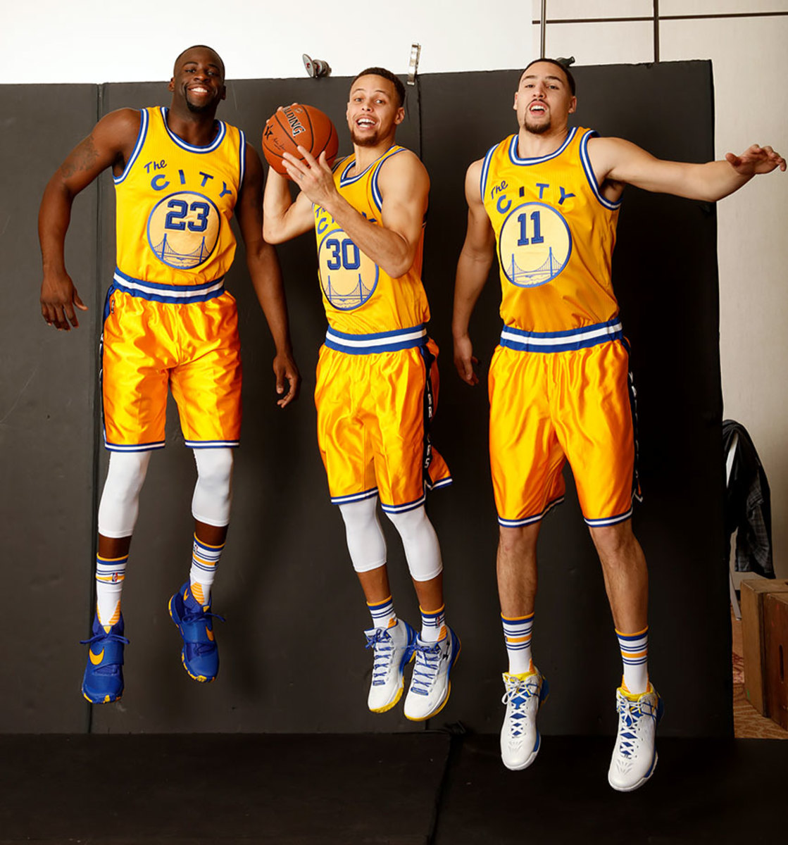 Draymond-Green-Steph-Curry-Klay-Thompson-SI207_TK1_0031.jpg