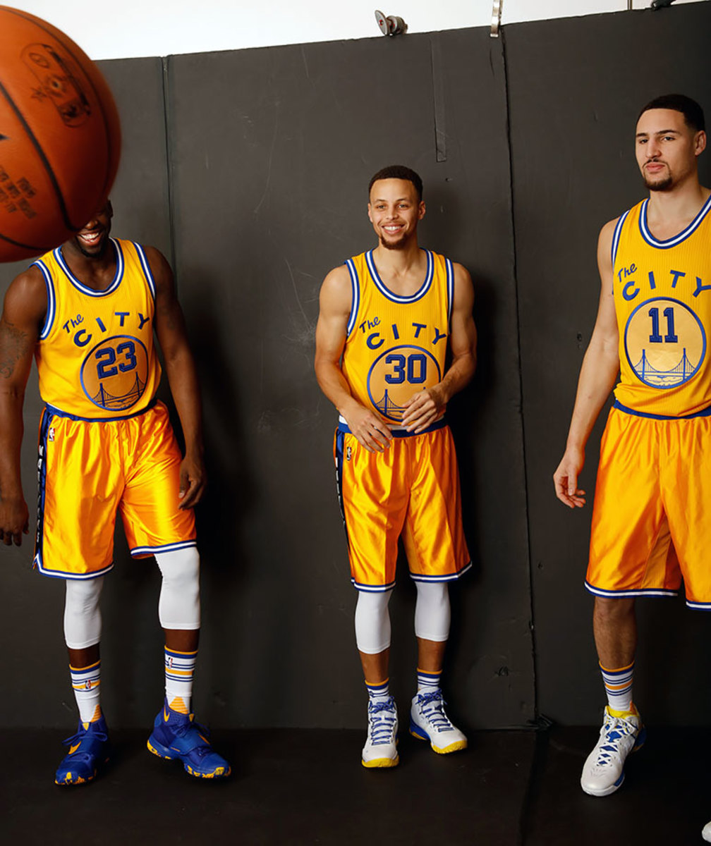 Draymond-Green-Steph-Curry-Klay-Thompson-SI207_TK1_0012.jpg