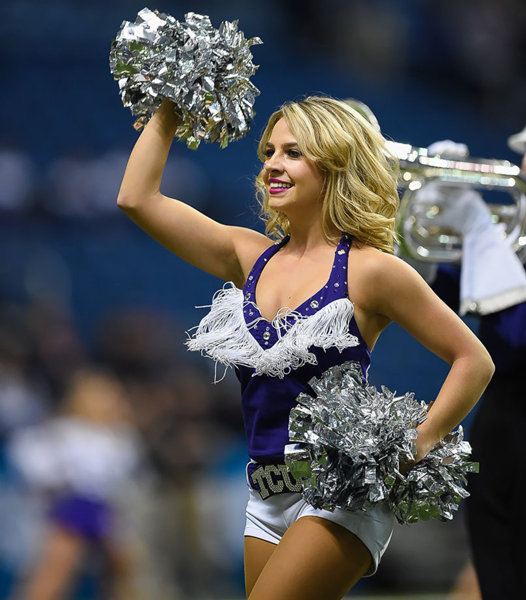 TCU-Horned-Frogs-cheerleaders-DGQ16010241_Oregon_vs_TCU.jpg