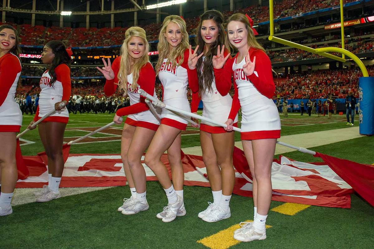 Houston-Cougars-cheerleaders-CFM151231159_2015PeachBowl_HoustonVsFl.jpg