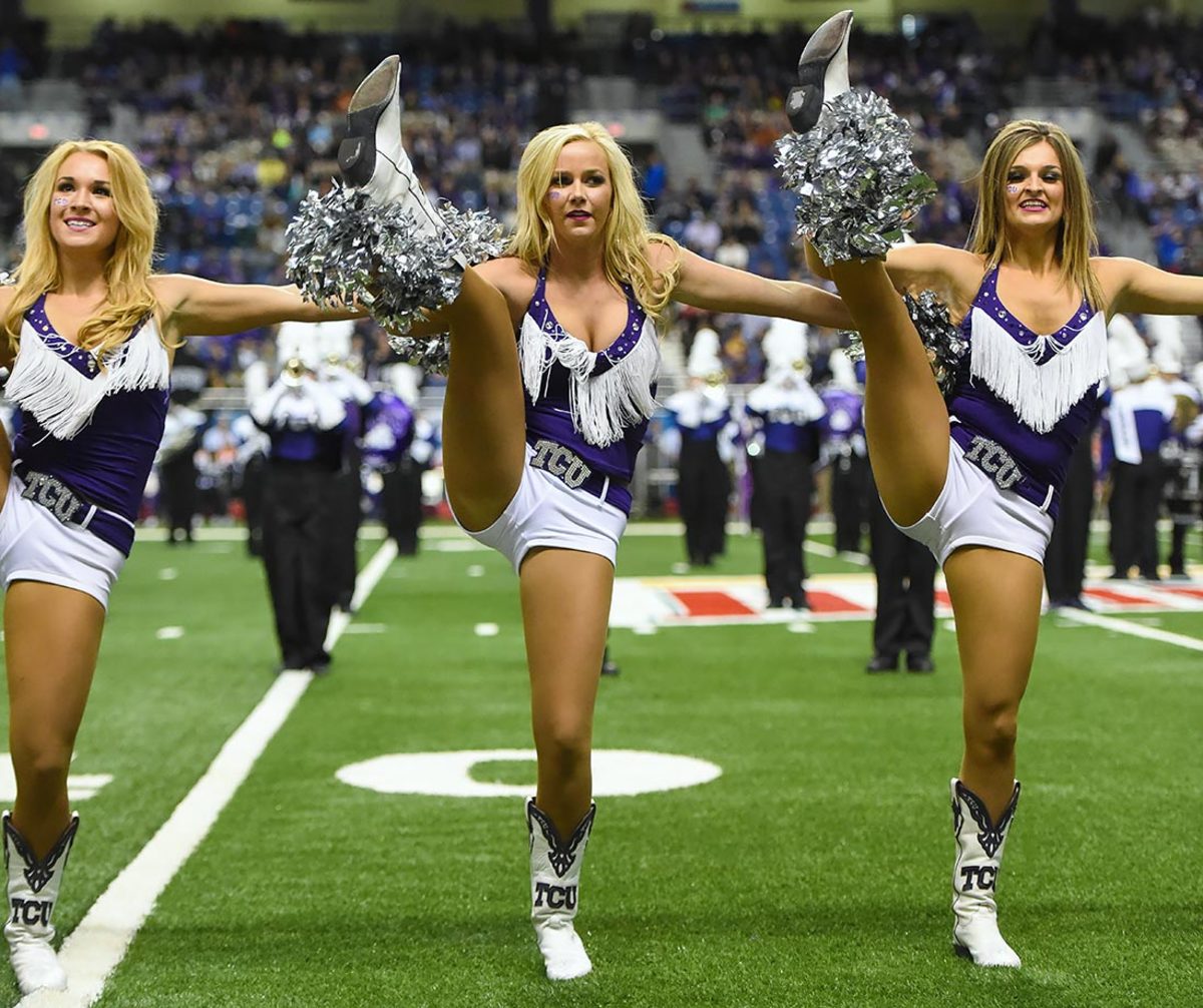 TCU-Horned-Frogs-cheerleaders-DGQ16010239_Oregon_vs_TCU.jpg