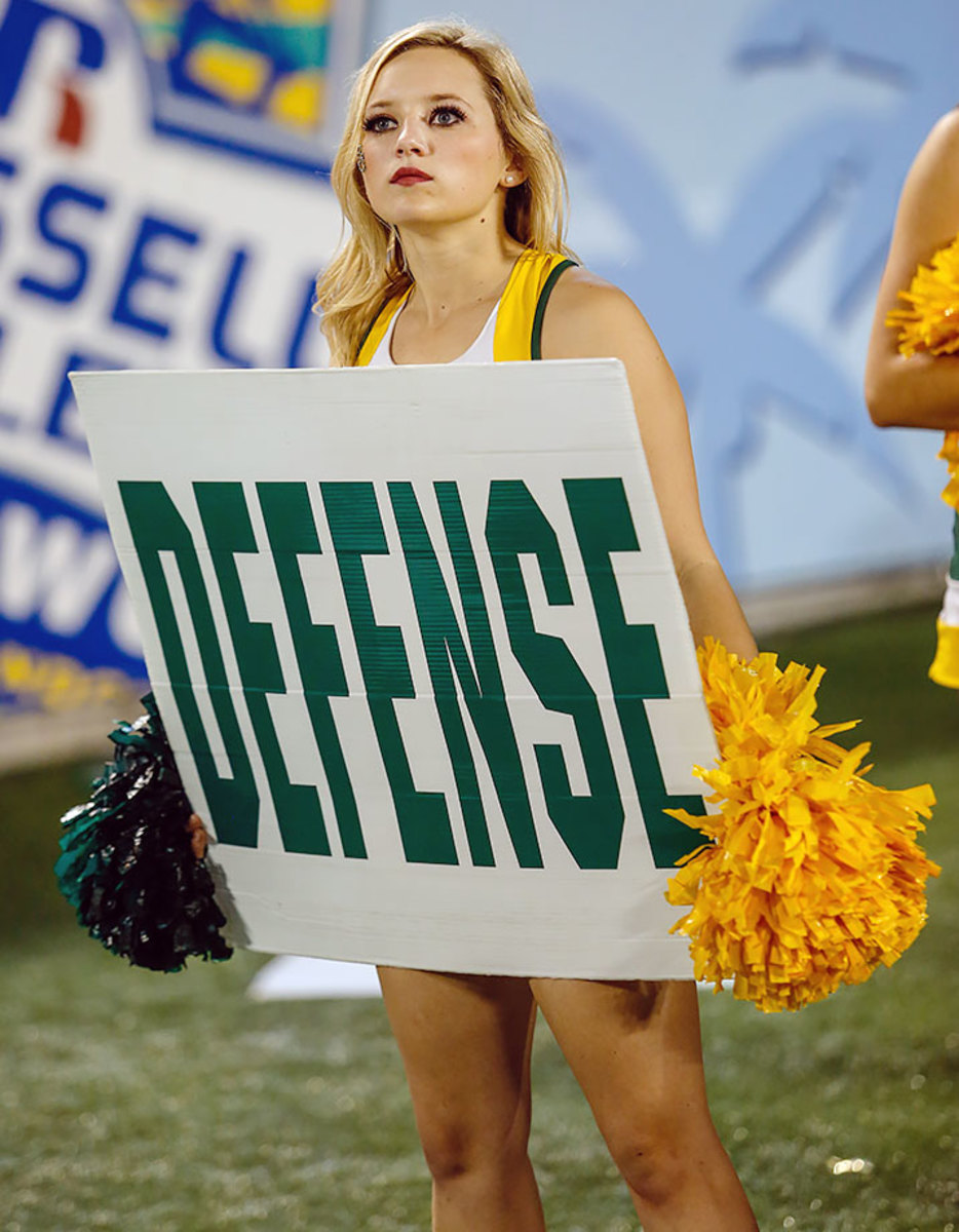 Baylor-Bears-cheerleaders-DFH1512292256Baylor_vs_NorthCarolina.jpg