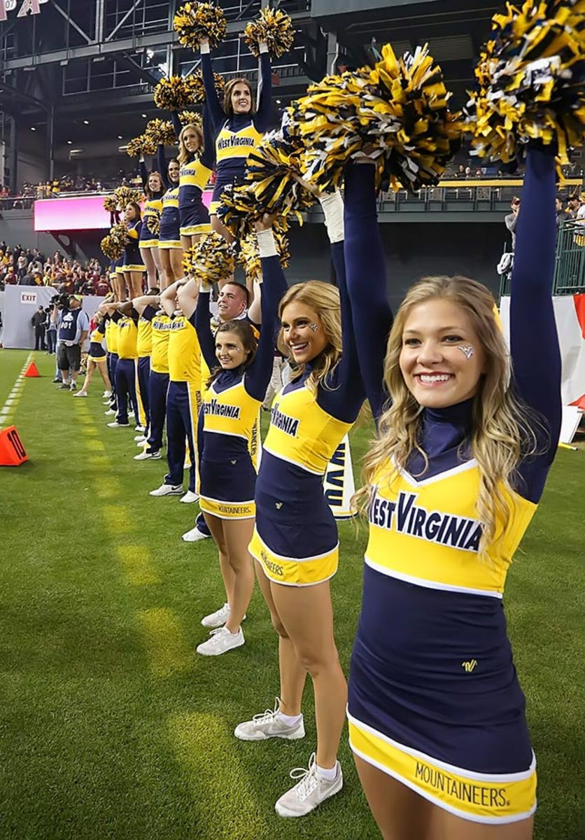 West_Viriginia-cheerleaders-Cactus_Bowl-YDY_8227.jpg