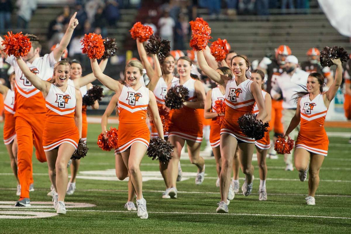 Bowling-Green-Falcons-cheerleaders-GettyImages-502692138_master.jpg