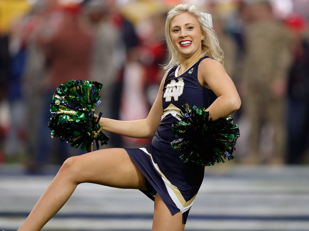 Notre-Dame-Fighting-Irish-cheerleader-AP_843189729575.jpg