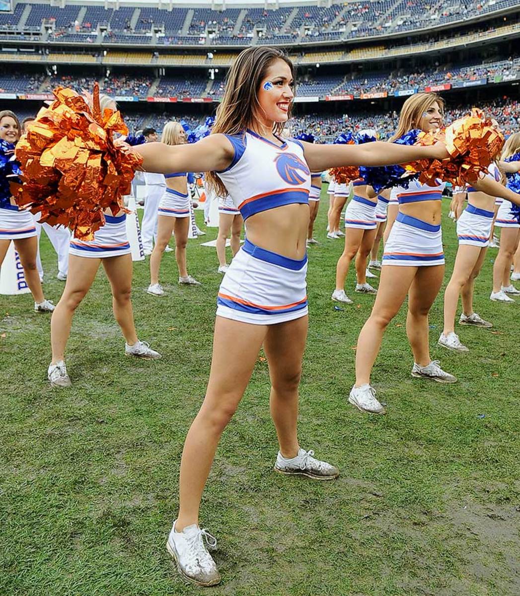 Boise-State-Broncos-cheerleaders-506151223059_Poinsettia_Bowl.jpg