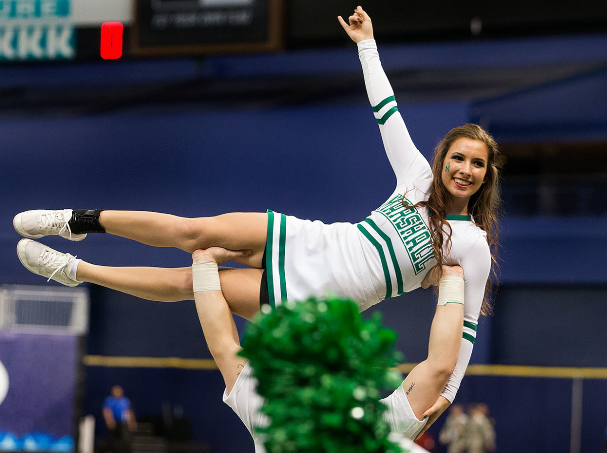 Marshall-Thundering-Herd-cheerleaders-AXA20151226317_Marshall_v_UConn.jpg