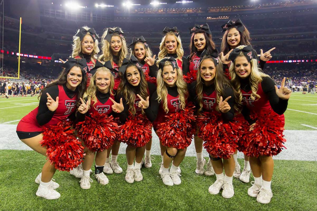 Texas-Tech-Red-Raiders-cheerleaders-DBA151229_Texas_Tech_R.jpg