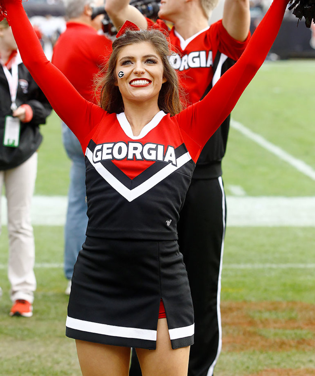 Georgia-Bulldogs-cheerleaders-CFX160102_279_Penn_State_v_Georgia.jpg