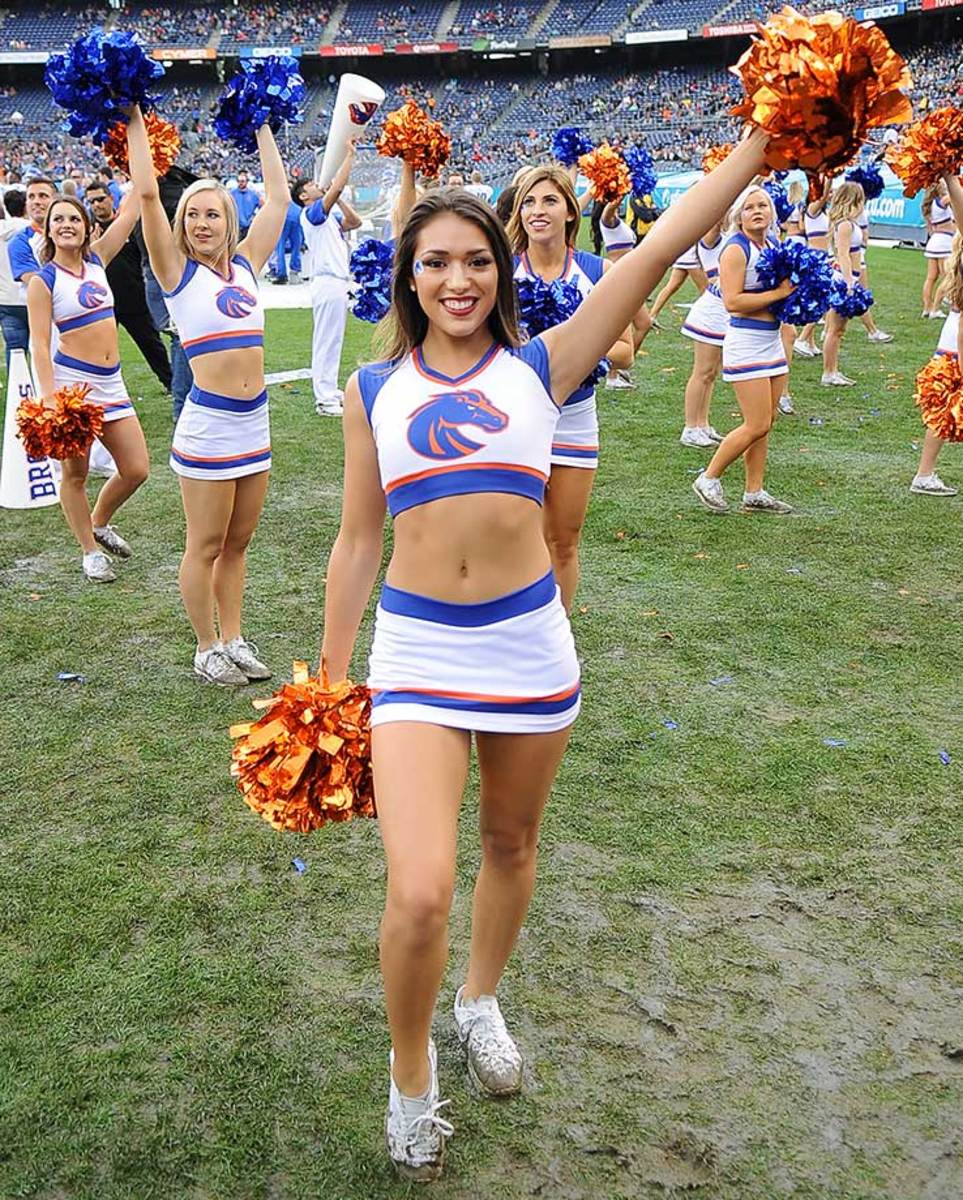 Boise-State-Broncos-cheerleaders-506151223018_Poinsettia_Bowl.jpg