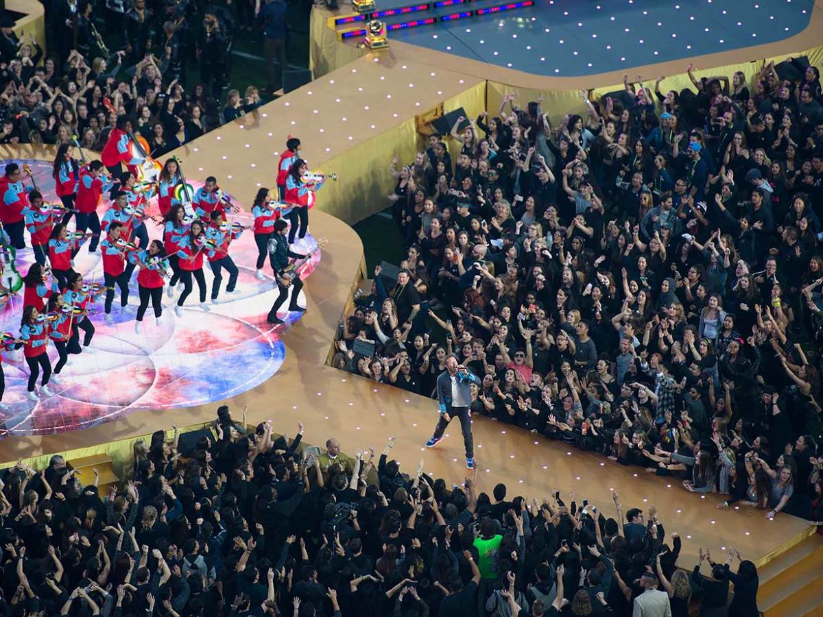 Super-Bowl-50-halftime-show-Chris-Martin-SI130_TK1_01284.jpg