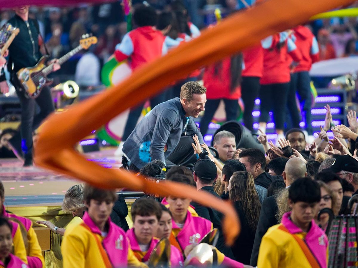 Super-Bowl-50-halftime-show-Chris-Martin-SI126_TK1_02643.jpg
