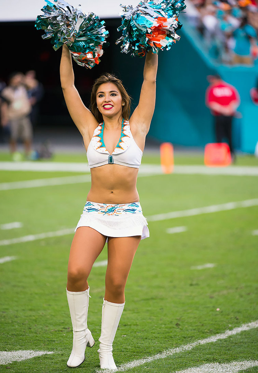 Miami-Dolphins-cheerleaders-GettyImages-626181718_master.jpg