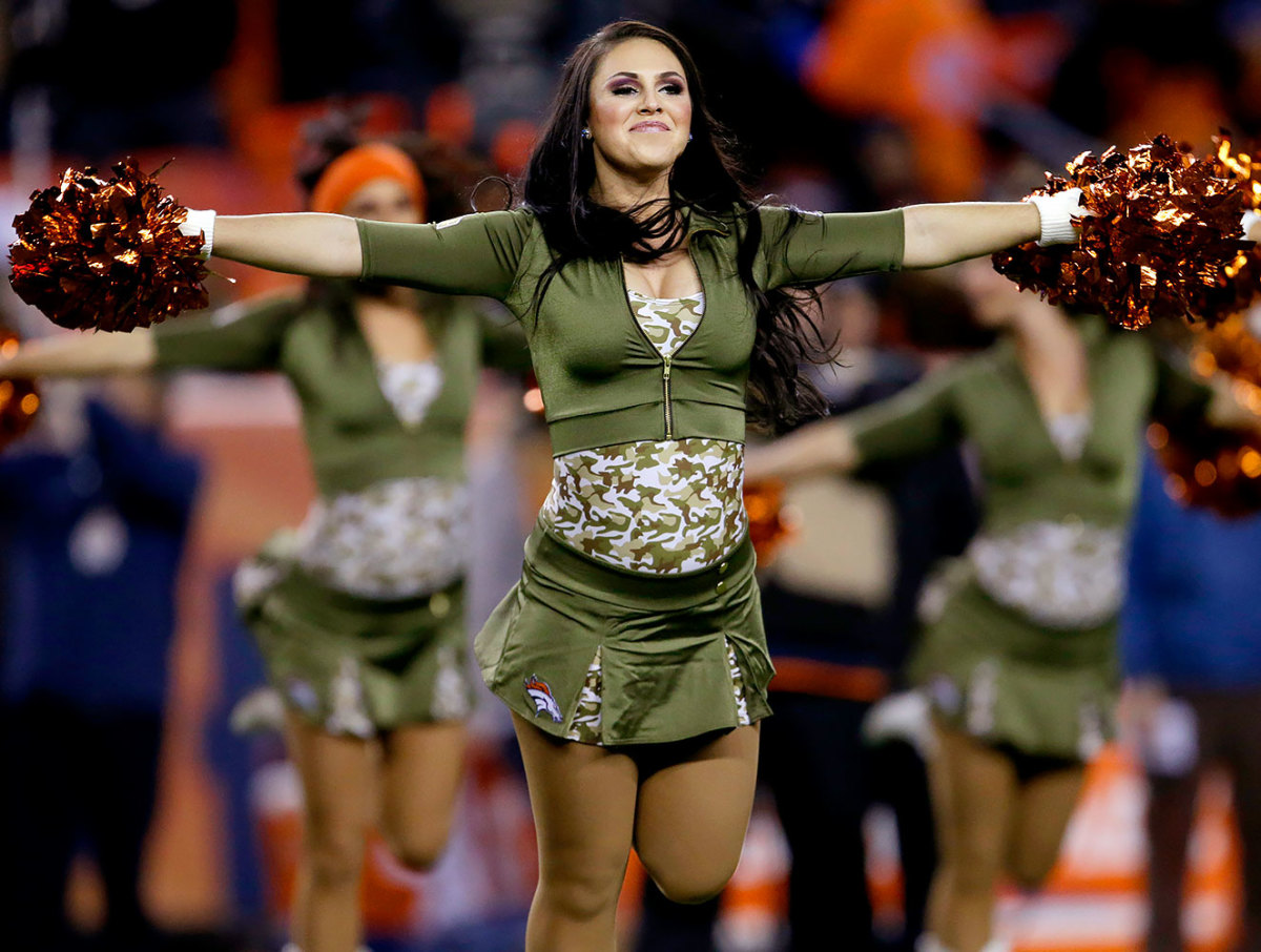 Denver-Broncos-cheerleaders-AP_884287761286.jpg