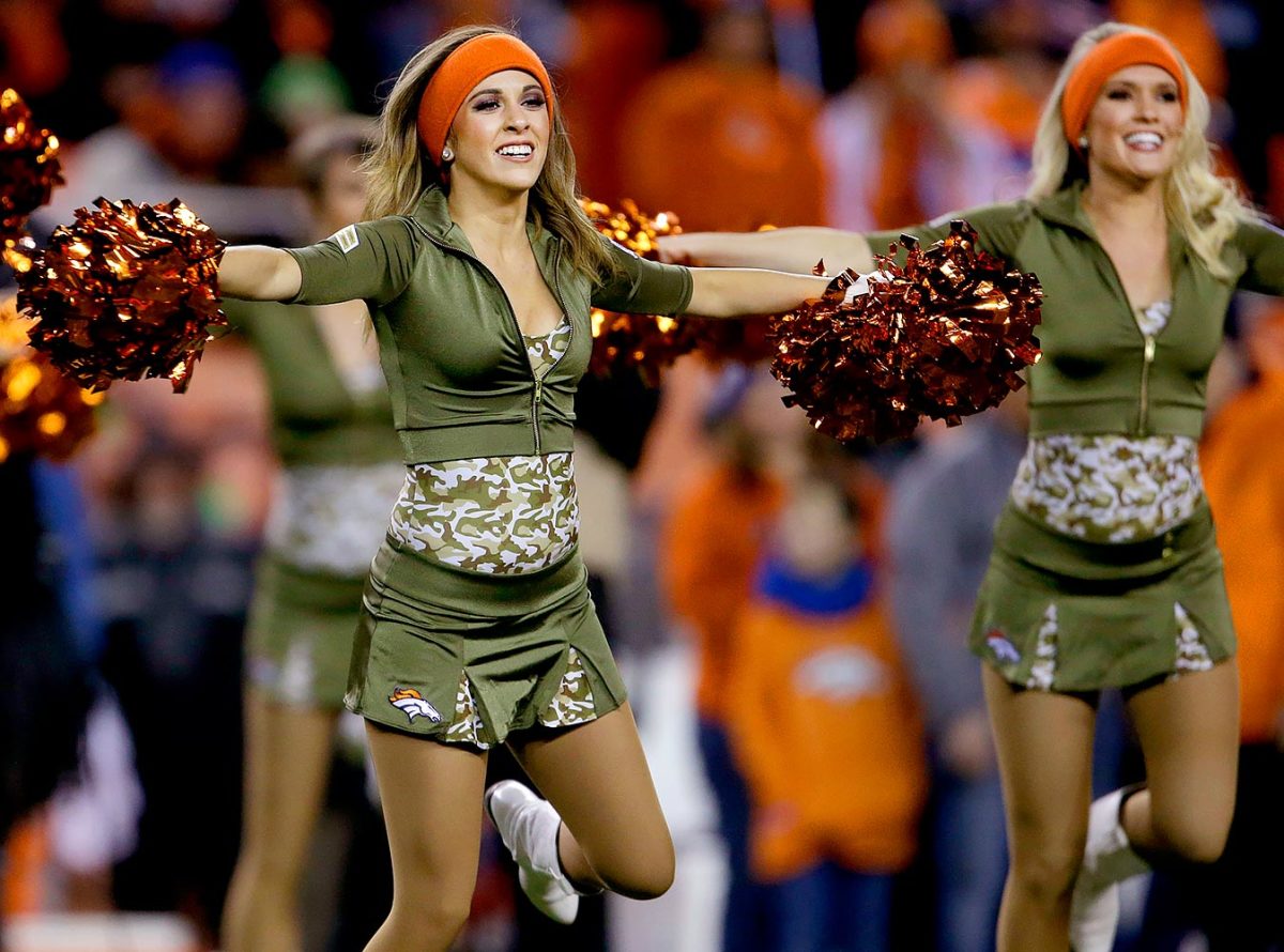 Denver-Broncos-cheerleaders-AP_950247475103.jpg