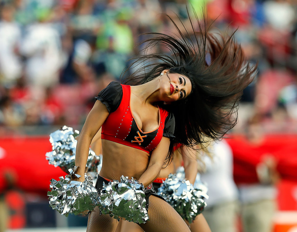 Tampa-Bay-Buccaneers-cheerleaders-GettyImages-626638580_master.jpg
