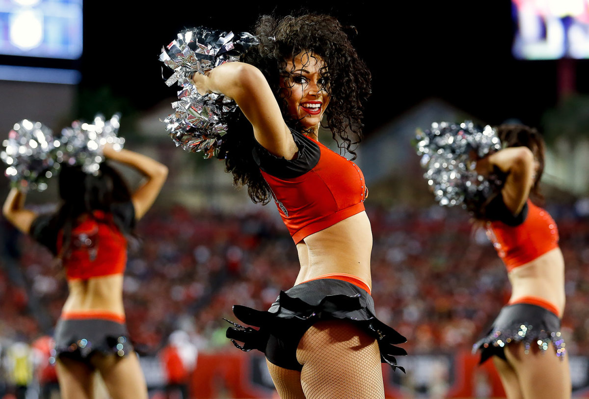 Tampa-Bay-Buccaneers-cheerleaders-GettyImages-626638562_master.jpg
