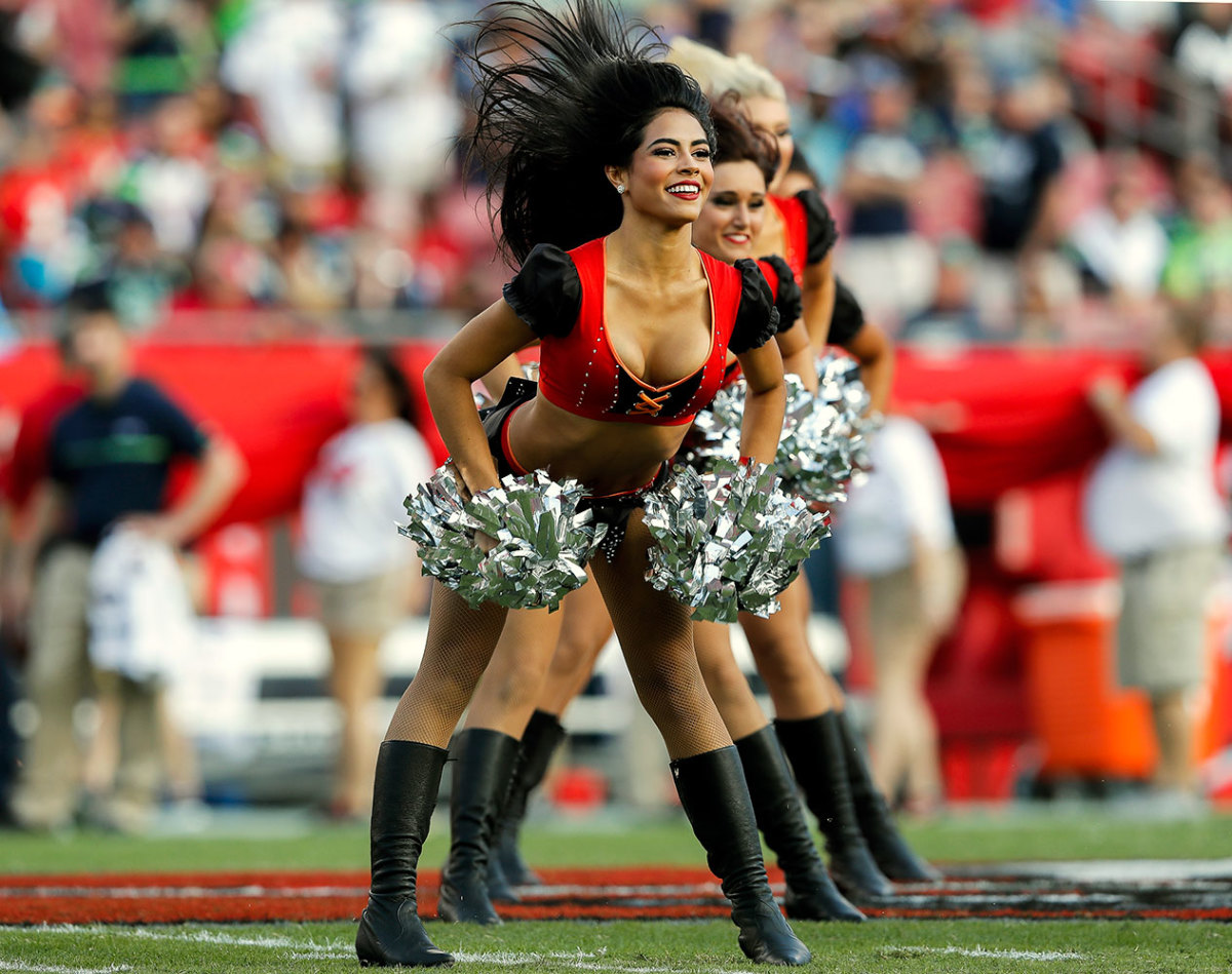 Tampa-Bay-Buccaneers-cheerleaders-GettyImages-626638574_master.jpg