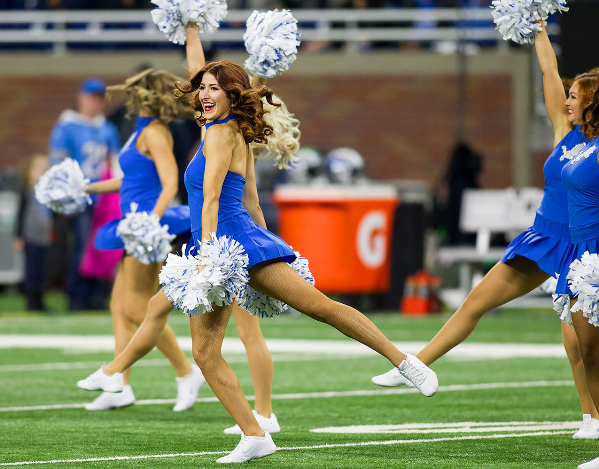 Detroit-Lions-cheerleaders-GettyImages-625855628.jpg