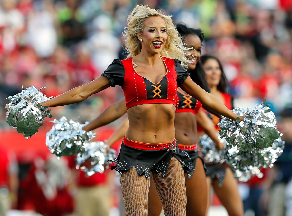 Tampa-Bay-Buccaneers-cheerleaders-GettyImages-626638578_master.jpg