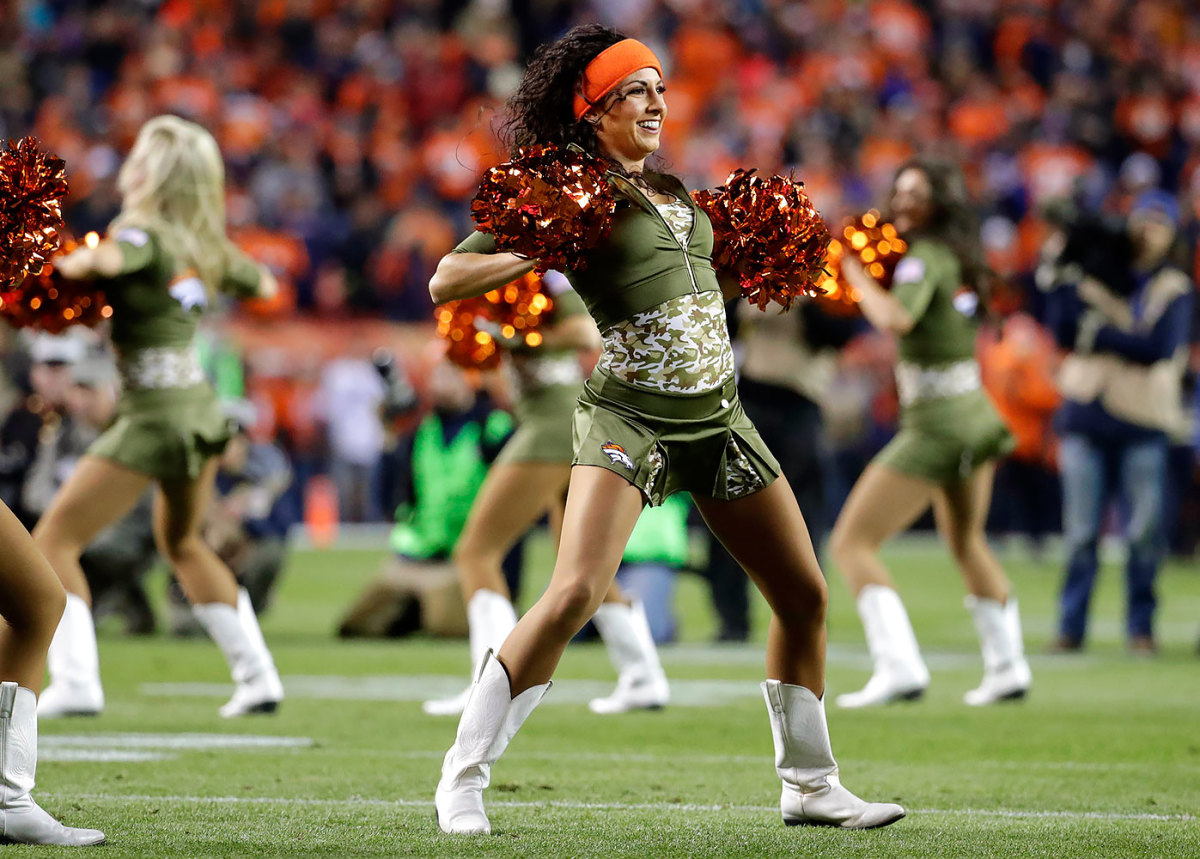 Denver-Broncos-cheerleaders-AP_202582781888.jpg