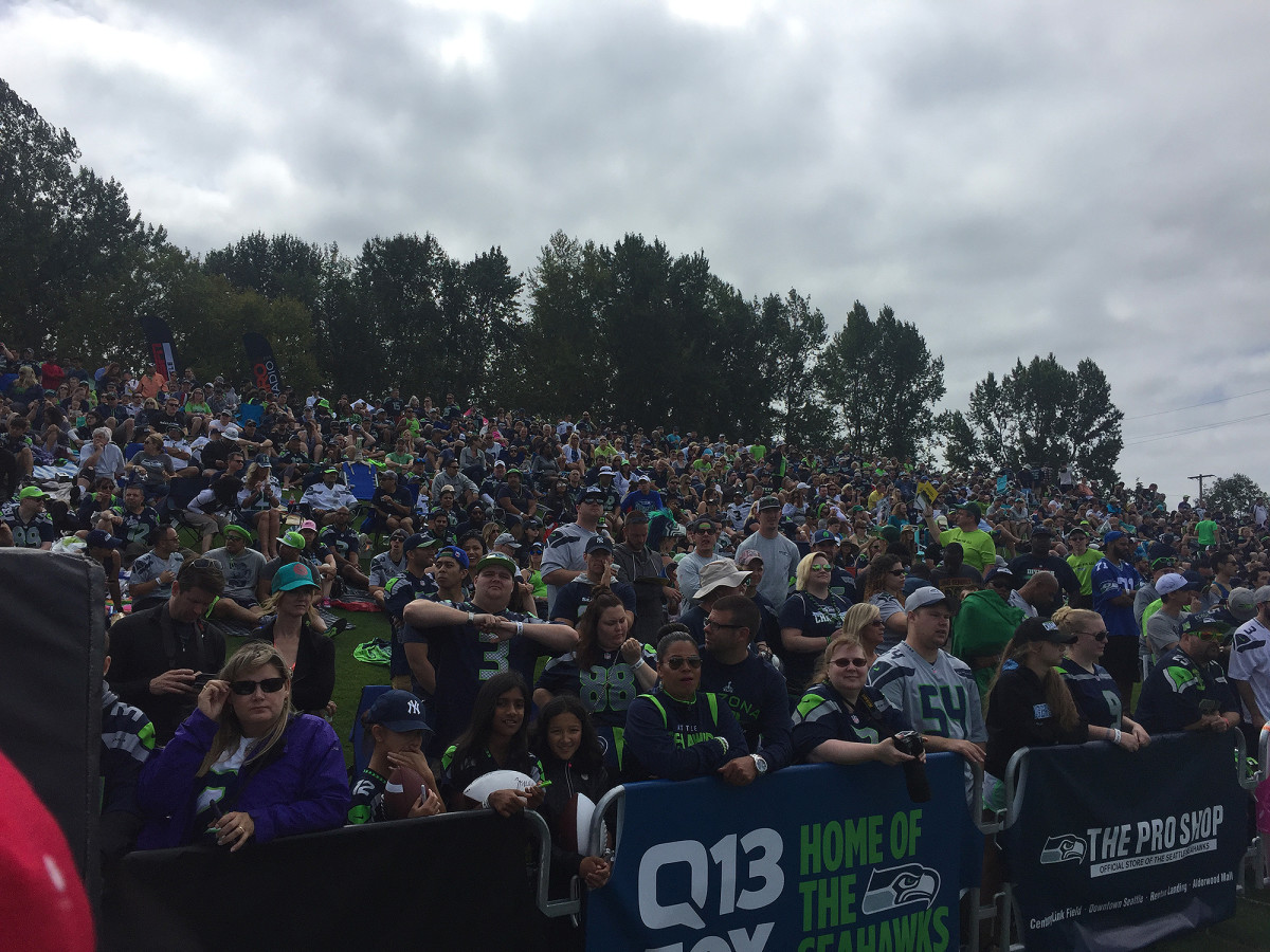 seahawks-training-camp-crowd-inline.jpg