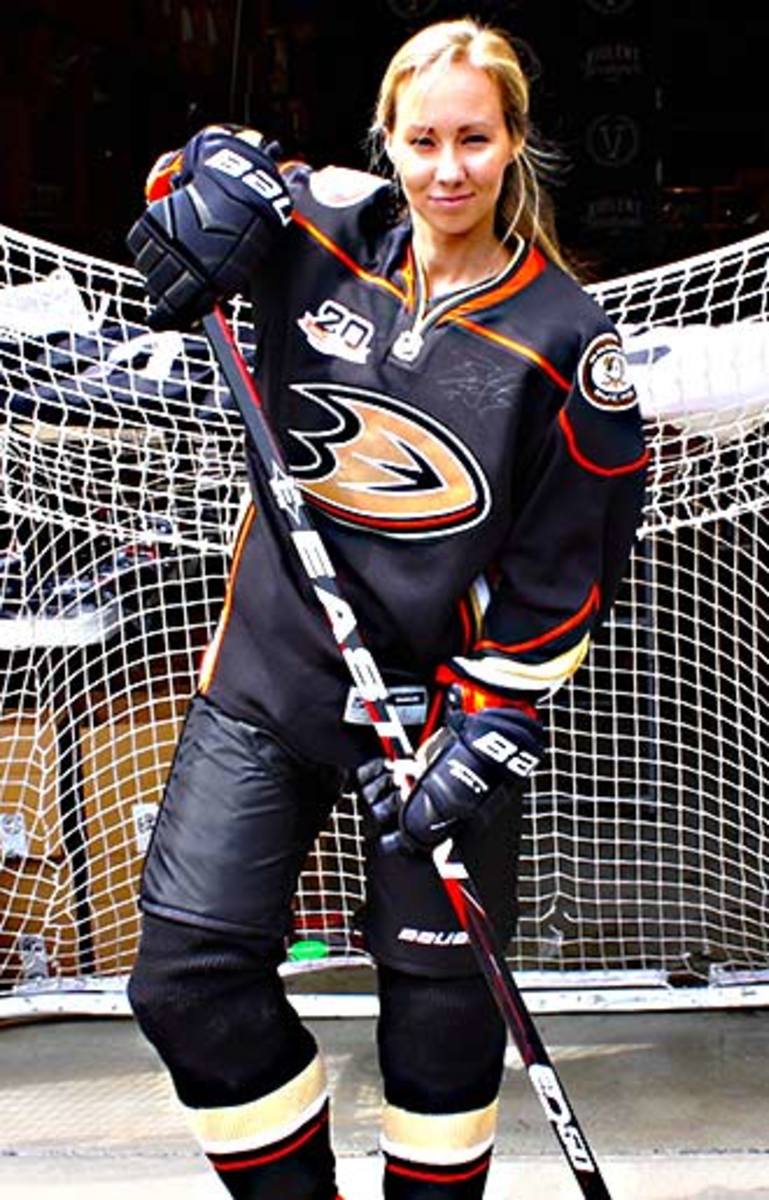 Ducks-Ice-Girl-uniform.jpg