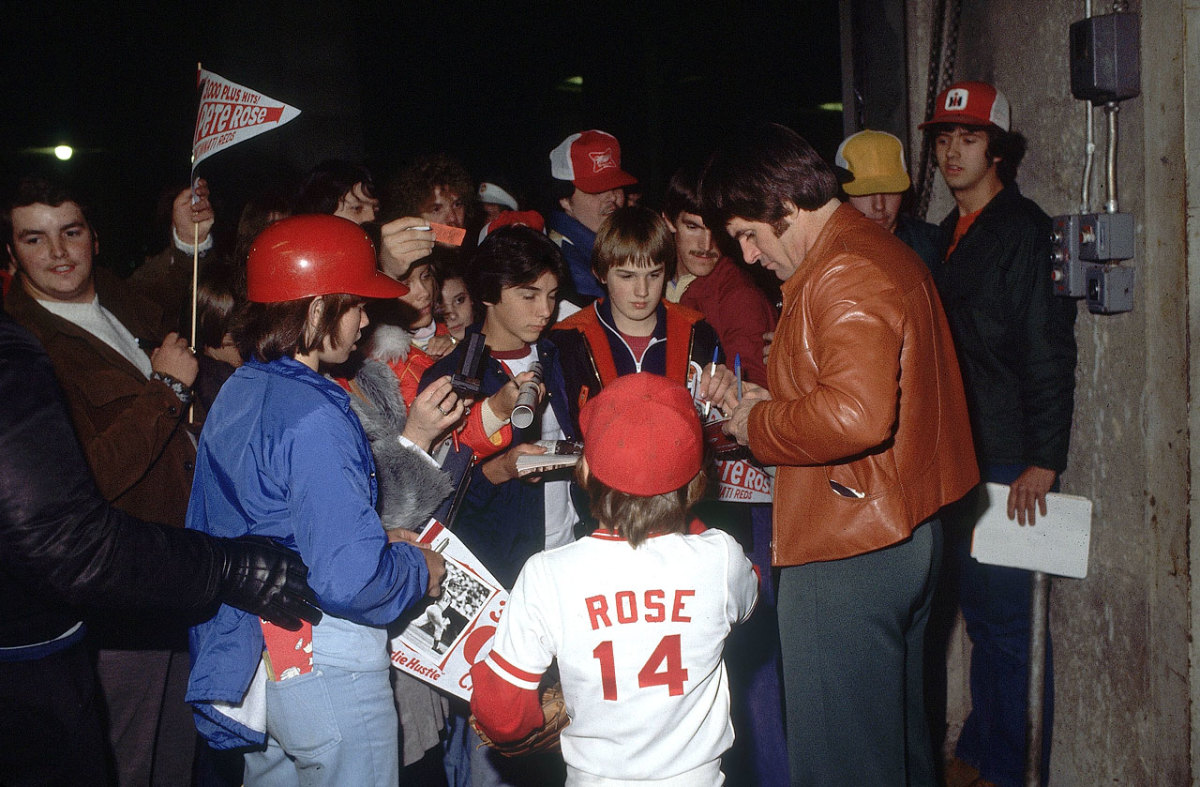 1978-0430-Pete-Rose-fans -001297042.jpg