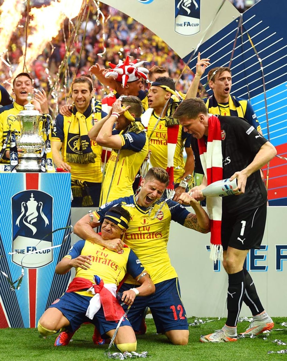 2015-Arsenal-Alexis-Sanchez-Olivier-Giroud-Wojciech-Szczesny.jpg